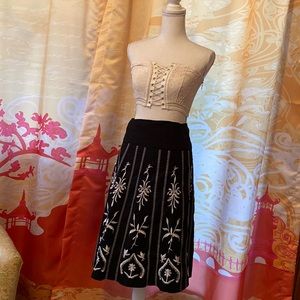 DIALOGUE BLACK SKIRT WITH WHITE EMBROIDERY SZ 8 PETITE